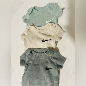 NIKE Infant Bodysuit Trio